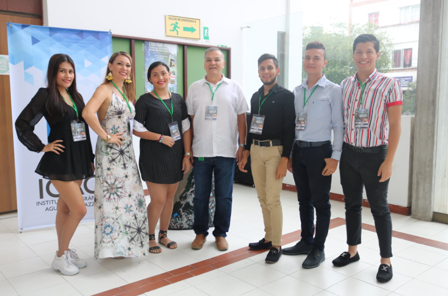 Estudiantes y administrativos del programa de Administración de Empresas Turísticas.